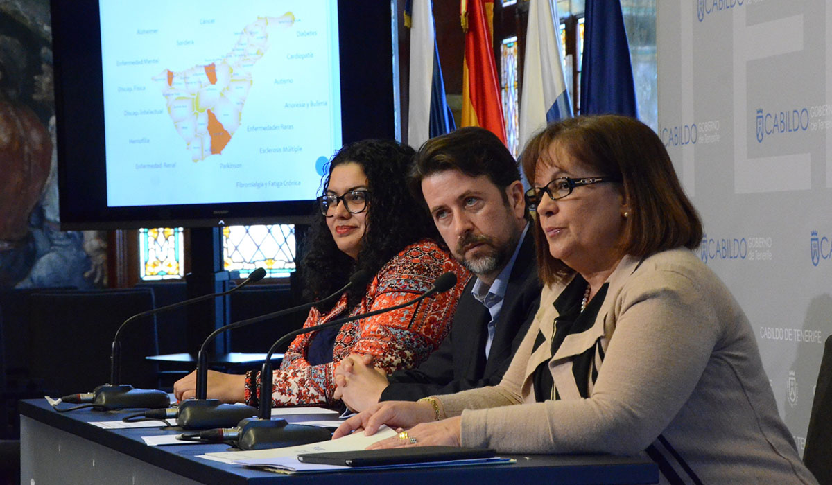 La consejera de Acción Social, el presidente del Cabildo y la directora del IASS informaron de la UOVG. DA
