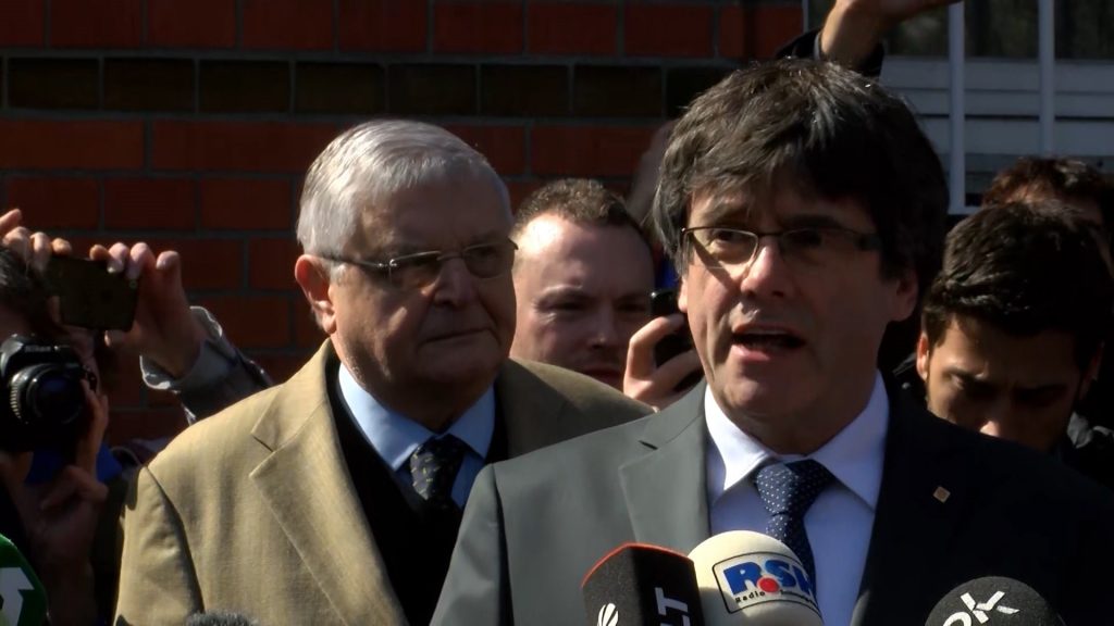 El expresidente de la Generalitat, Carles Puigdemont, declara tras su salida de la cárcel alemana de Neumünster. | EP