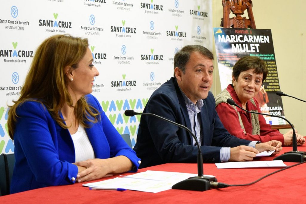 Mari Carmen Mulet, junto a José Manuel Bermúdez y Gladis de León, en la rueda de prensa. | DA