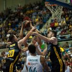 Los jugadores del Canarias no se rindieron en ningún momento frente al poderoso Madrid. / FOTO: Fran Pallero