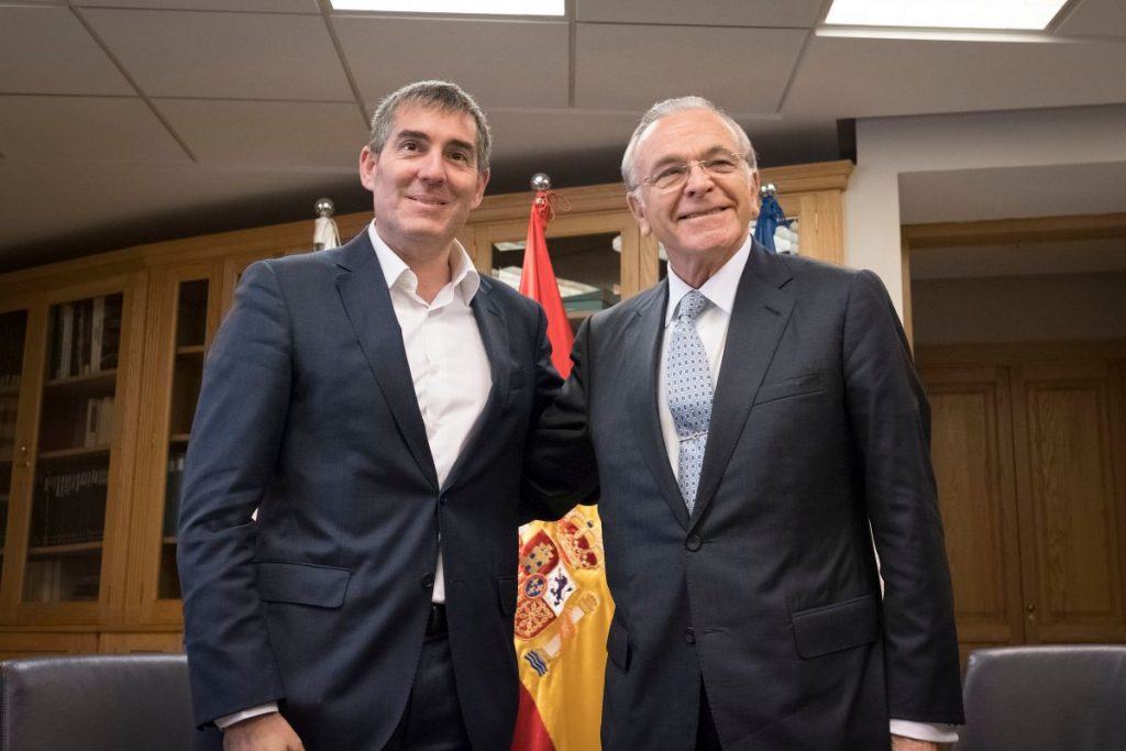El jefe del Ejecutivo, Fernando Clavijo y el presidente de la Fundación Bancaria la Caixa, Isidro Fainé. | DA