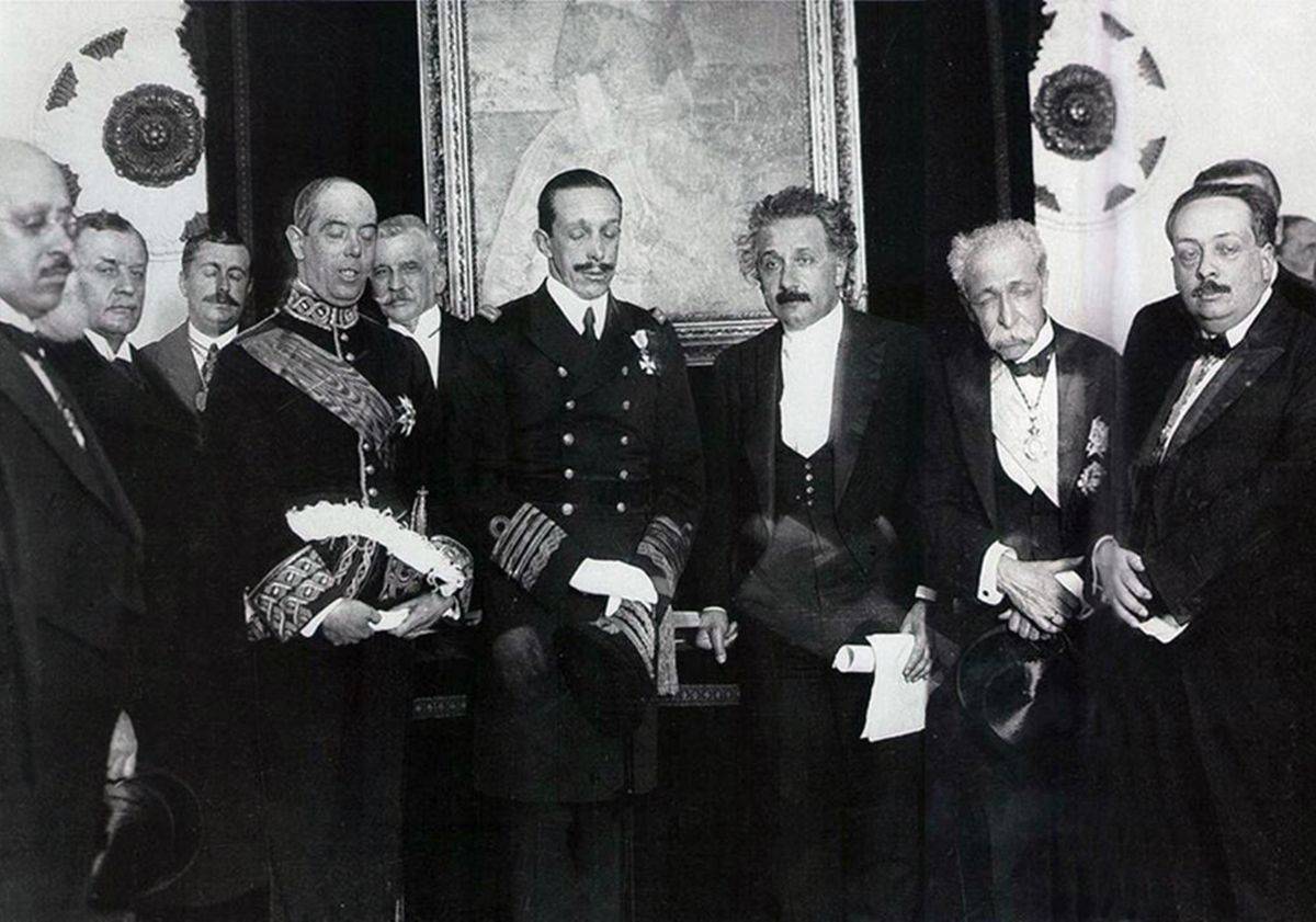 Blas Cabrera, a la derecha, en la recepción de Alfonso XIII a Einstein. DA