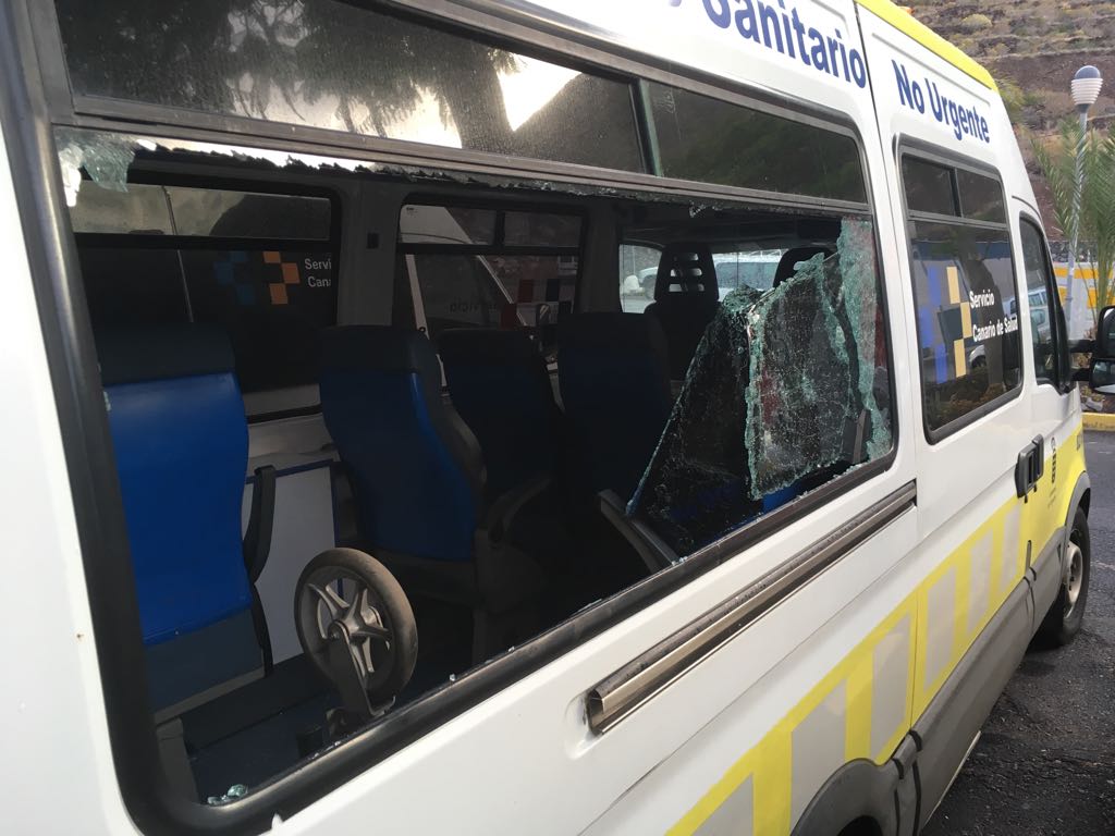 Destrozos en el transporte sanitario no urgente de La Gomera. / FOTO: Gobierno de Canarias