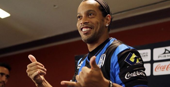 ¿Se casará Ronaldinho con dos mujeres este verano?