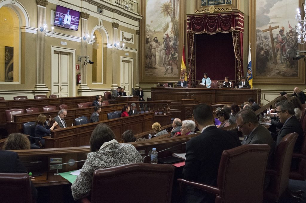 Sesión en el Parlamento de Canarias. / EP