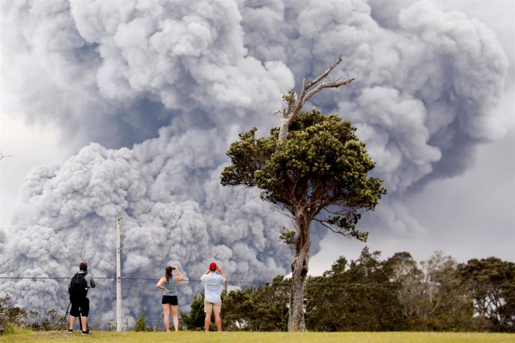 Las erupciones han sido una amenaza inminente desde que el volcán Kilauea, uno de los volcanes más activos del mundo, entró en erupción hace casi dos semanas | EP