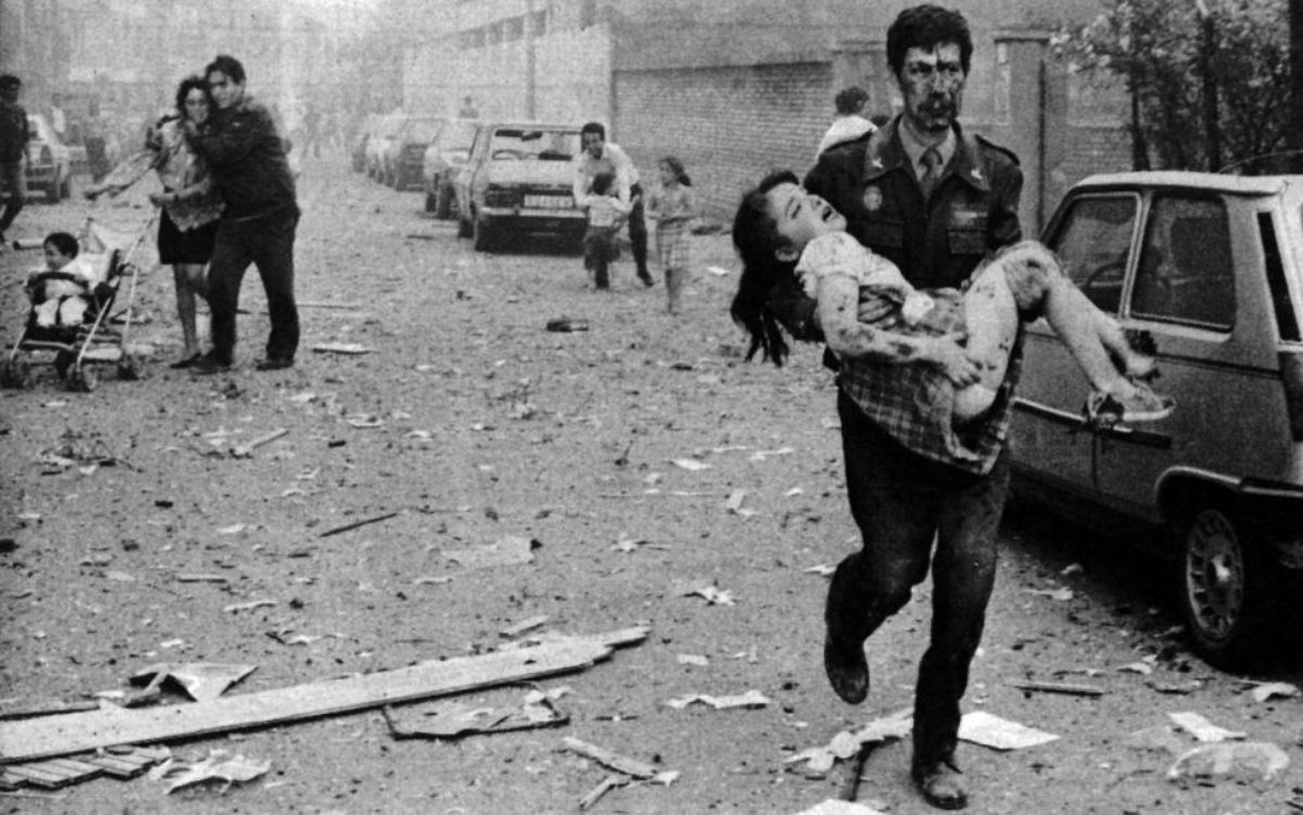 Imagen del sangriento atentado perpetrado por ETA en 1987 en el Hipercor de Barcelona, en el que murieron 21 personas. Europa Press