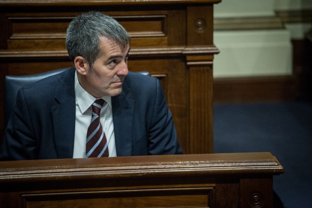 Fernando Clavijo, durante un pleno del Parlamento. Andrés Gutiérrez