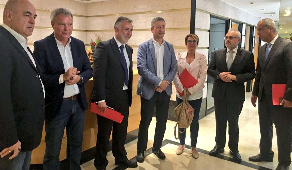 Una delegación del PSOE de Canarias visitó ayer a la directiva de la CCE-CEOE. DA