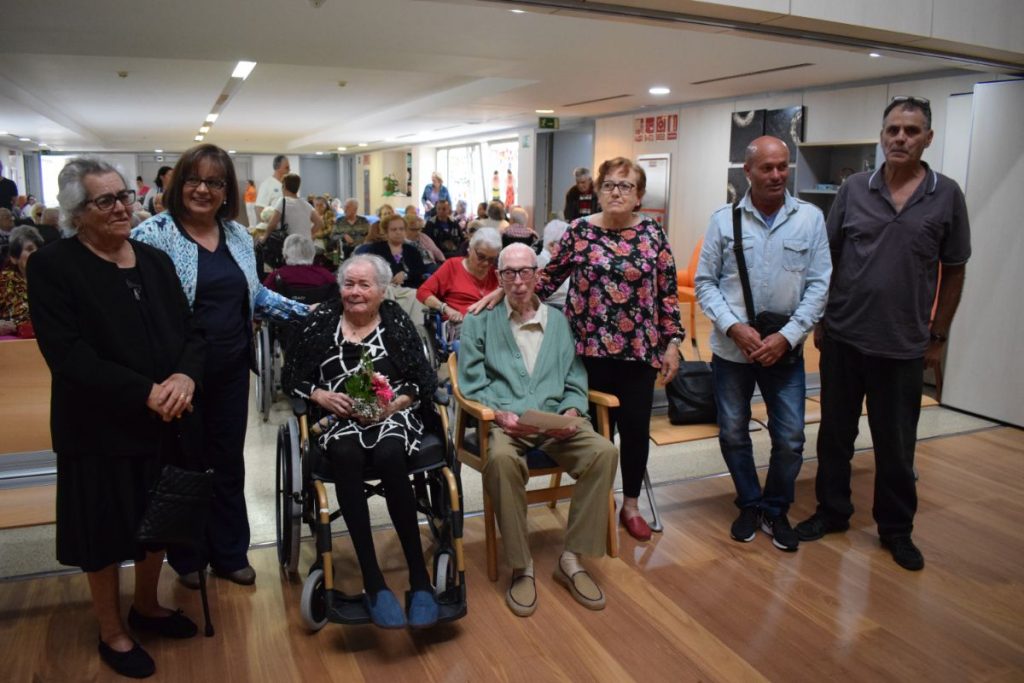 Doña Adela y don José celebraron en el centro sociosanitario de Santa Cruz su 65 aniversario de boda. DA