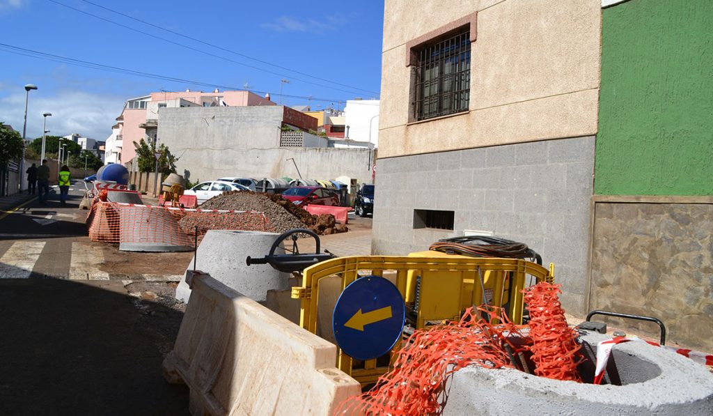 Trabajos de mejora de los pluviales en un punto del municipio lagunero. DA
