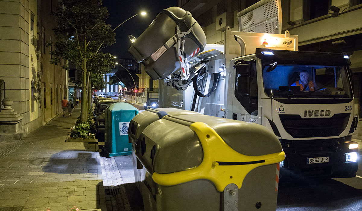 Urbaser lleva más de 10 años como concesionaria del servicio de limpieza y recogida de basuras en el municipio de Santa Cruz. A. G.