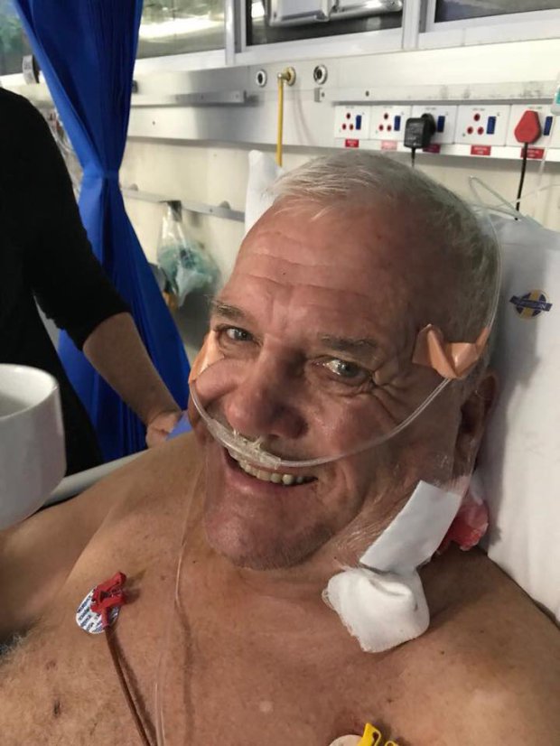Mike, recuperándose en el hospital. / METRO
