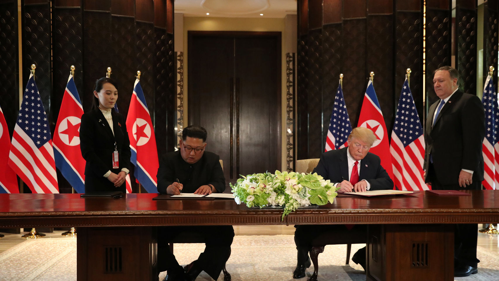 Kim Jong-Un y Donald Trump firman el acuerdo de desnuclearización de Corea del Norte