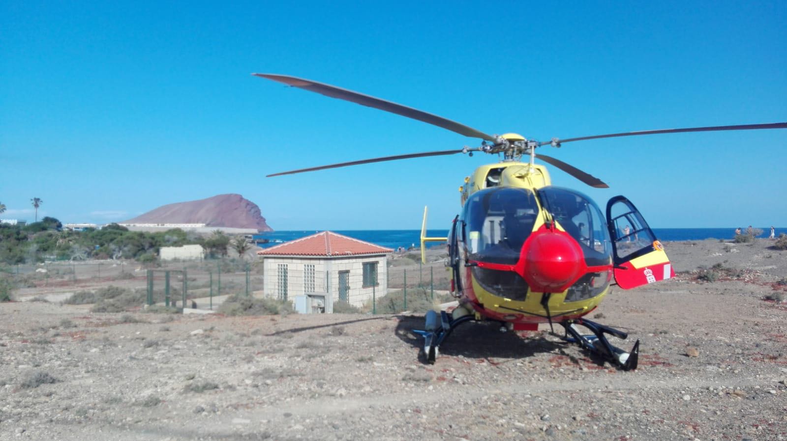 El helicóptero, durante la atención a las víctimas del accidente. / 112 CECOES
