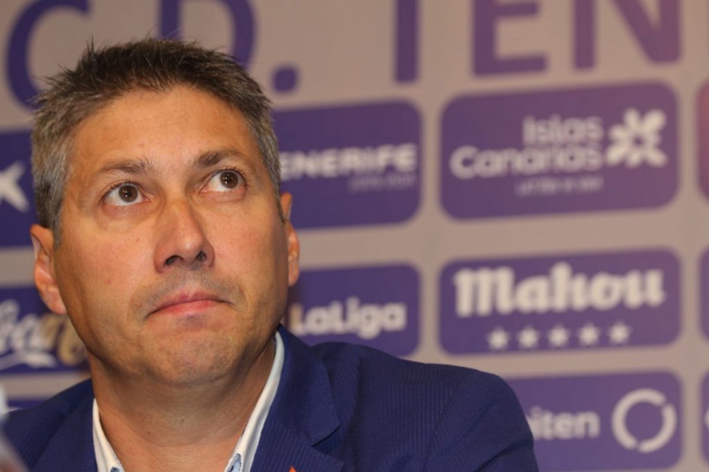 Alfonso Serrano, durante la rueda de prensa que ofreció ayer en el estadio. DA