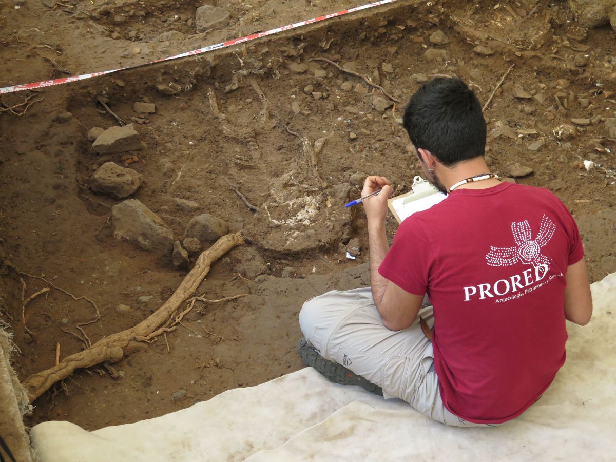 Vista del cuerpo completo perteneciente a una mujer que se ha datado del siglo XVI. Foto: Cedida