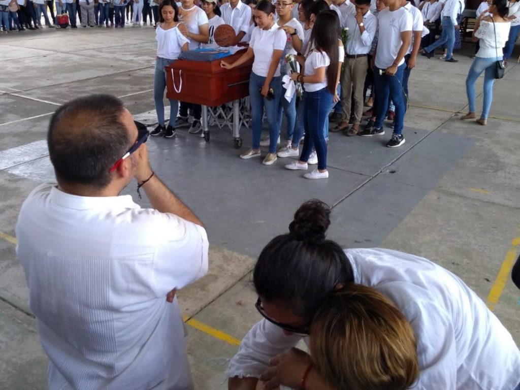 Sepelio por el joven estudiante asesinado en Veracruz. / DIARIO PROCESO
