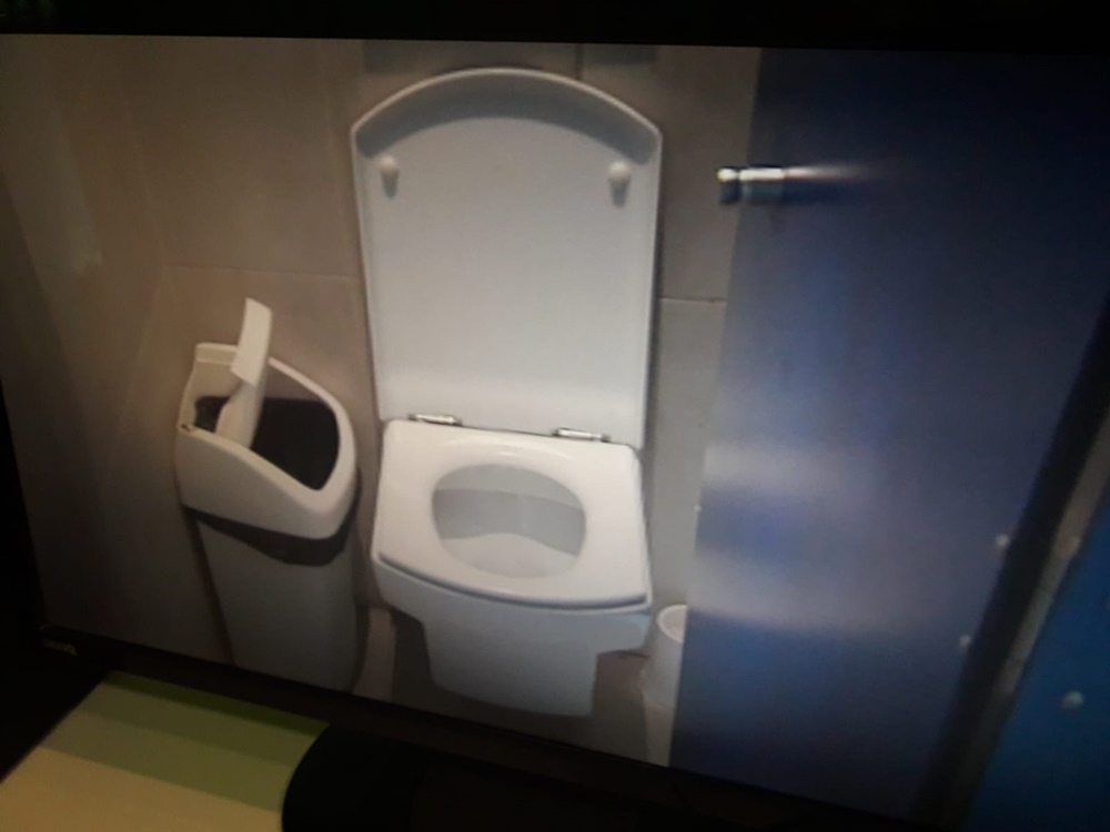 Baño donde se encontró el feto