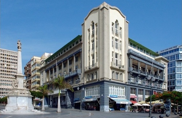 La Junta Directiva del Real Casino de Tenerife dictamina las normas que deben regir el buen funcionamiento de la entidad, entre ellas la del acceso al edificio social. | EP