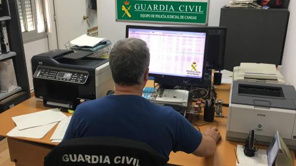 La Guardia Civil ha destapó la estafa que costó 36.000 euros a un vecino de Pontevedra. | EP