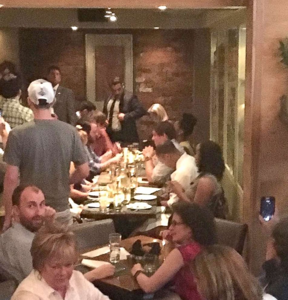 Abucheos contra Nielsen en un restaurante mexicano de Washington. / TWITTER