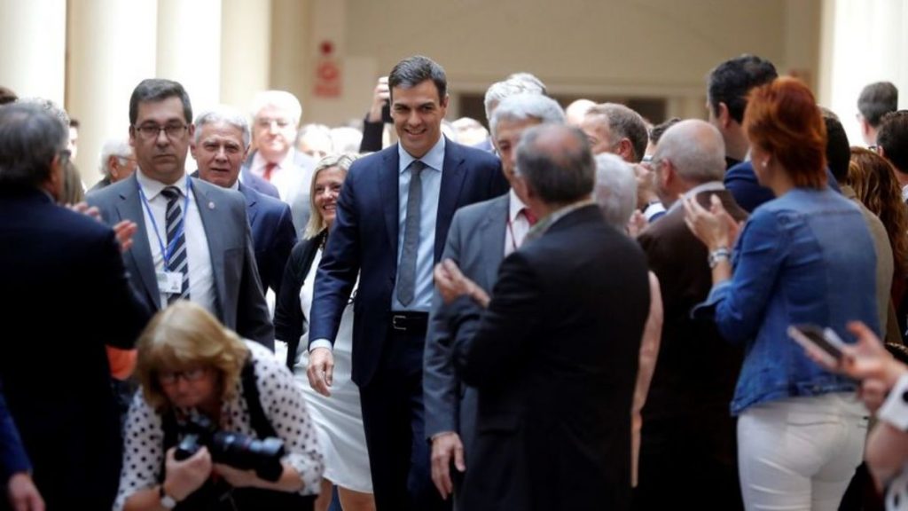 Pedro Sánchez, a su llegada ayer al Senado. El Español