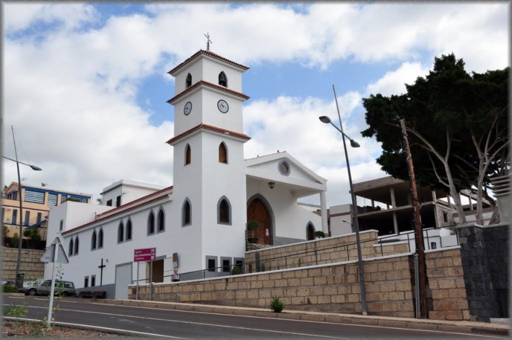 Iglesia de sor María Madre del Divino Pastor en La Camella, municipio de Arona. DA