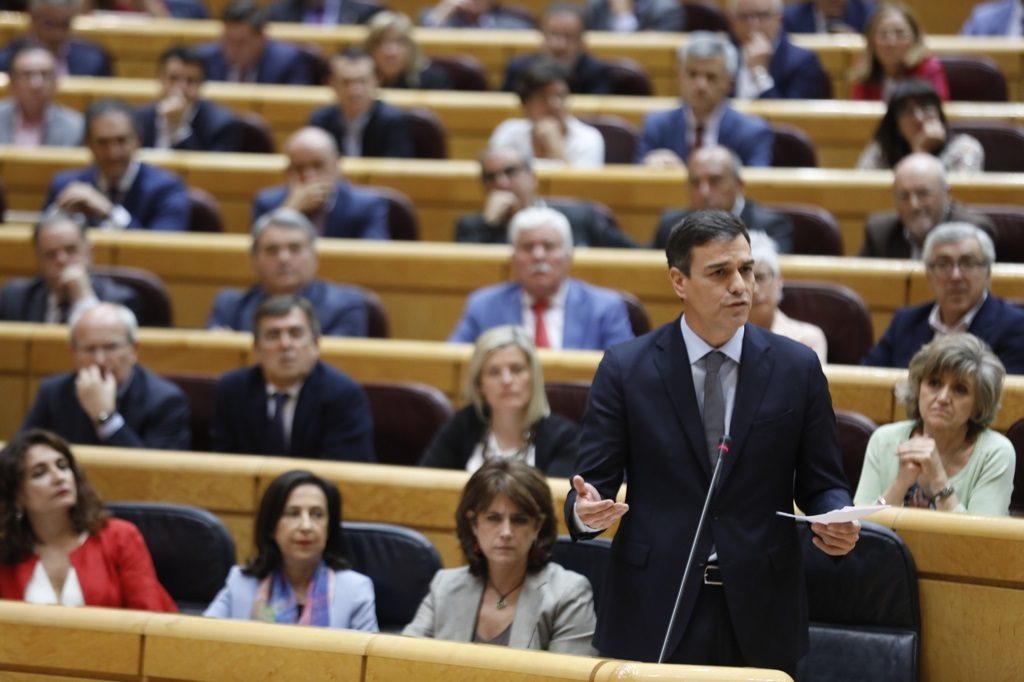 Pedro Sánchez en su primera sesión de control al Gobierno en el Senado. | EP