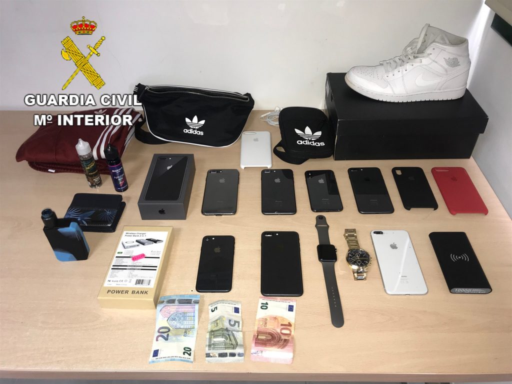 Material incautado de los robos realizados en la vivienda de un empresario. | Foto: Guardia Civil