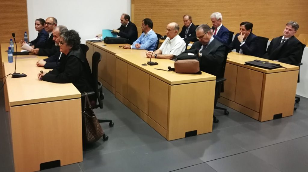 Acusados y defensa de los acusados del caso Eólico. / DA