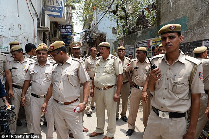 Policía en India. / DAILY MAIL