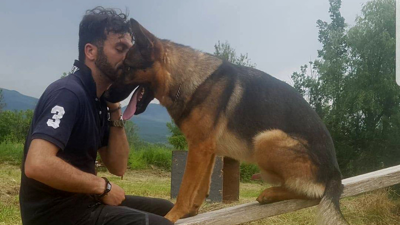 Kaos, con su dueño. / FACEBOOK