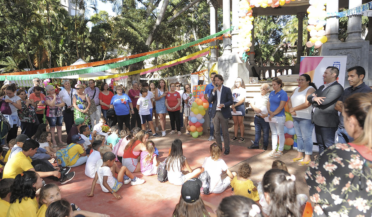 Cerca de 200 personas disfrutan del Día de los Abuelos en Santa Cruz. DA