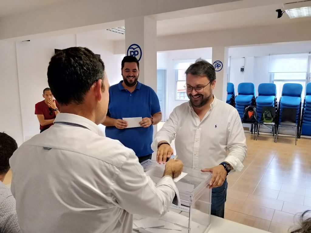 Asier Antona vota en Santa Cruz de La Palma para elegir al nuevo presidente para el PP a nivel Nacional