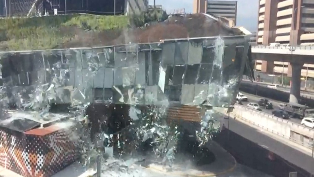 Se derrumba parte de un centro comercial de lujo en México. / EE