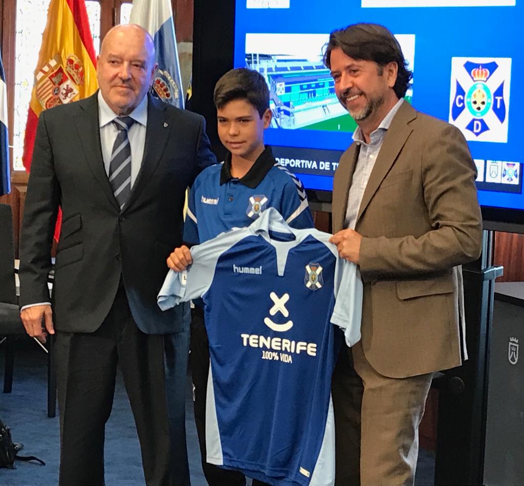 Alonso y Concepción, con la equipación del CD Tenerife. / DA