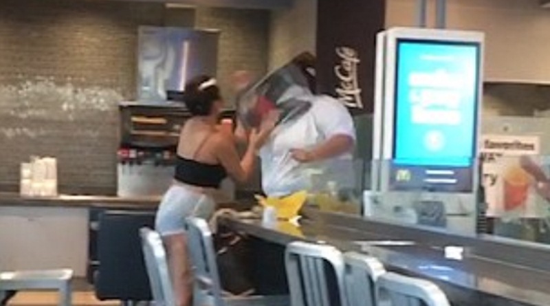Pelea en un McDonald´s. / DAILY MAIL