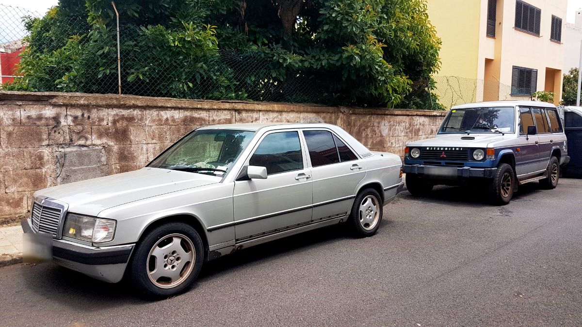 Coches abandonados en San Antonio. / DA