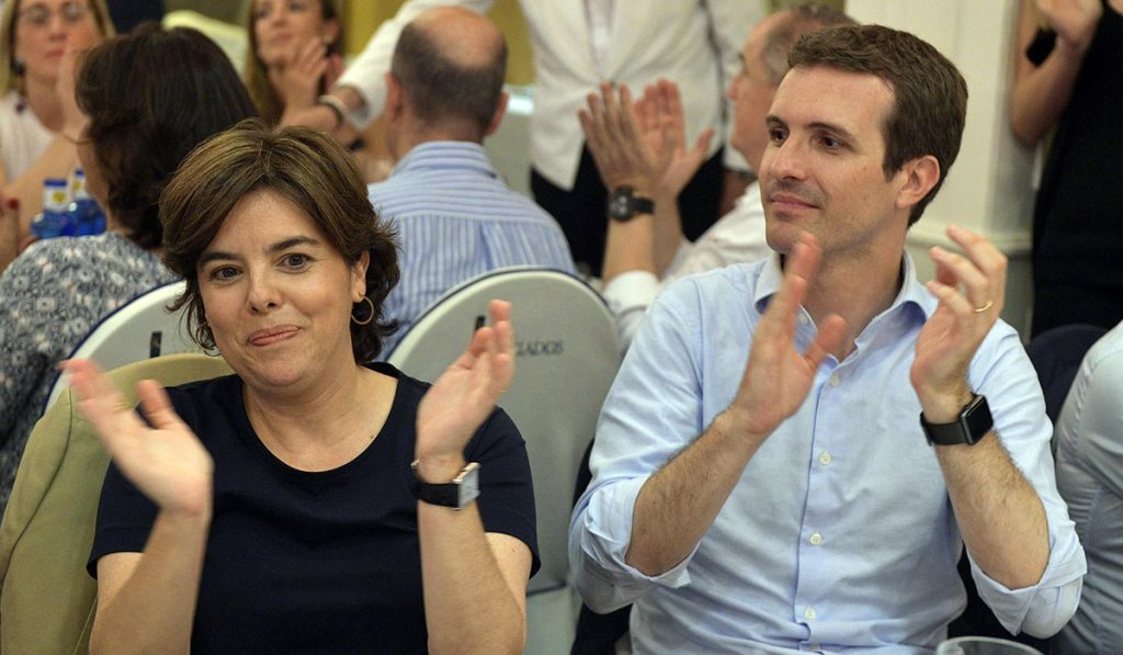 Santamaría y Casado se reúnen a tres días del congreso que elegirá al sucesor de Rajoy. | EUROPA PRESS