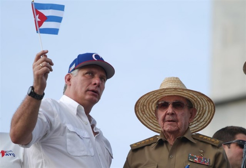El presidente de Cuba, Miguel Díaz-Canel, y Raúl Castro. / EP
