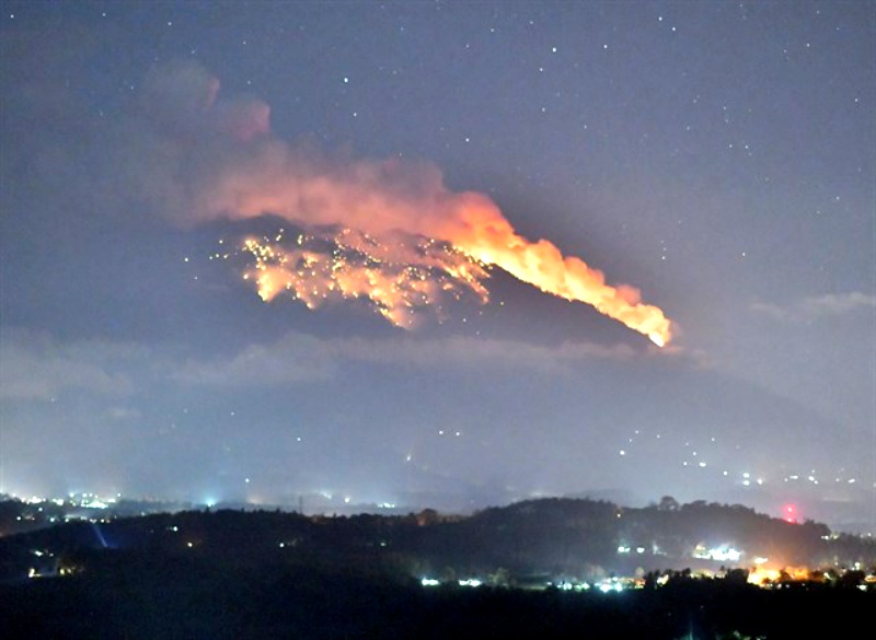 El volcán Agung, en erupción. / EP