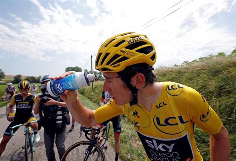 Gases lacrimógenos en el Tour de Francia. / EP