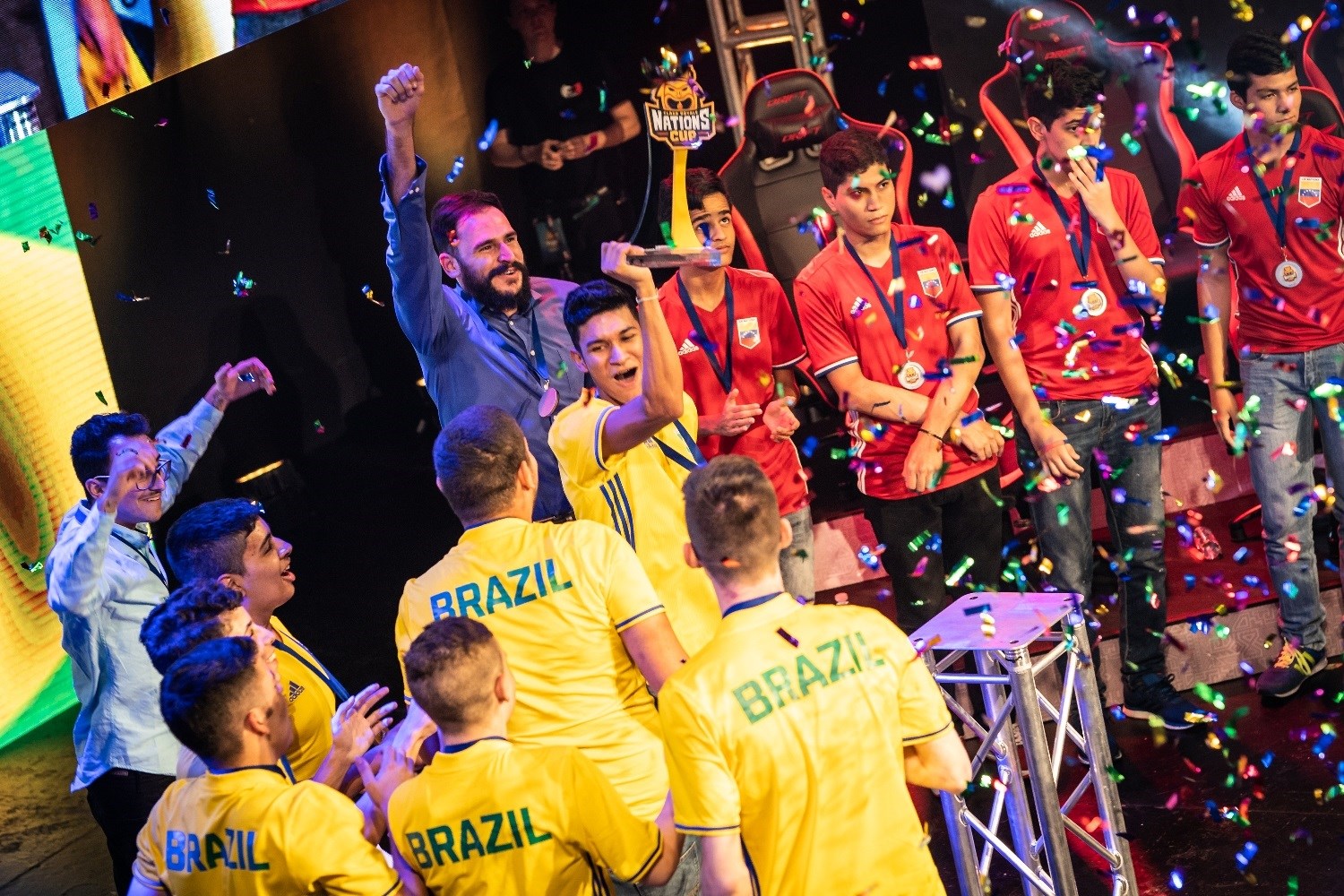 Momento en que Brasil celebra su victoria en la final de Clash Royale / ROMMEL MESSÍA