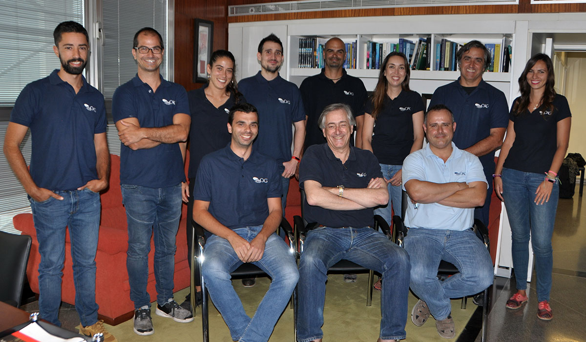 Antonio Machado Carrillo se despidió el pasado viernes con una foto con todo el equipo del OAG. DA 