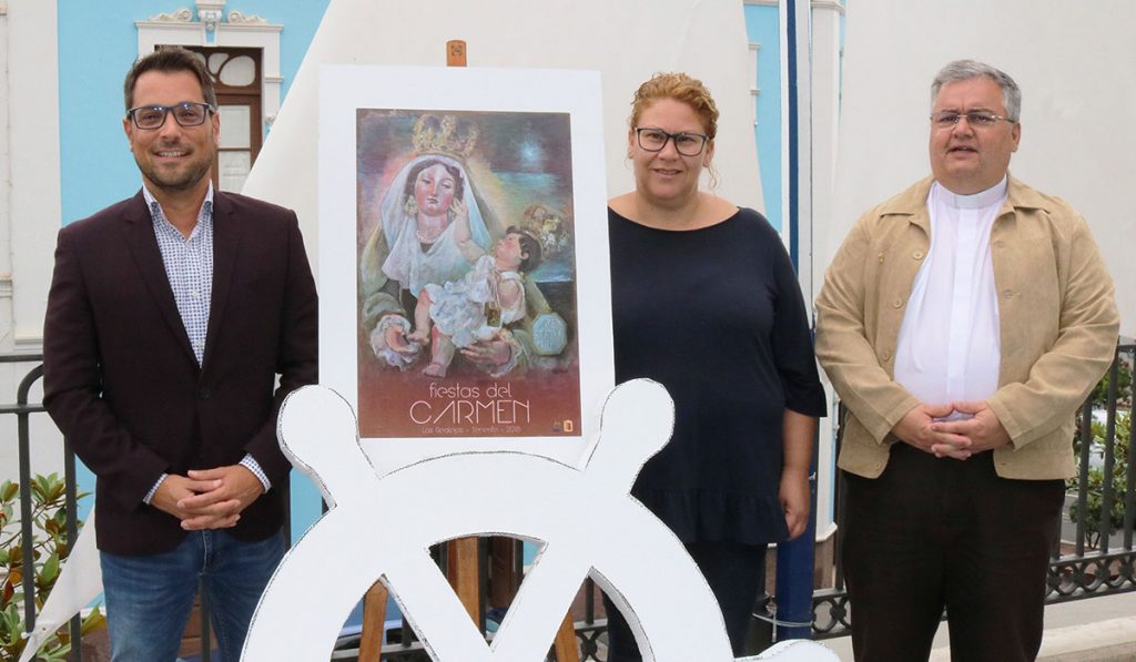 El primer teniente de alcalde, la edil de fiestas y el párroco, en la presentación. DA