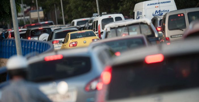 El Gobierno canario quiere prohibir los vehículos contaminantes en Santa Cruz y Las Palmas en 2030