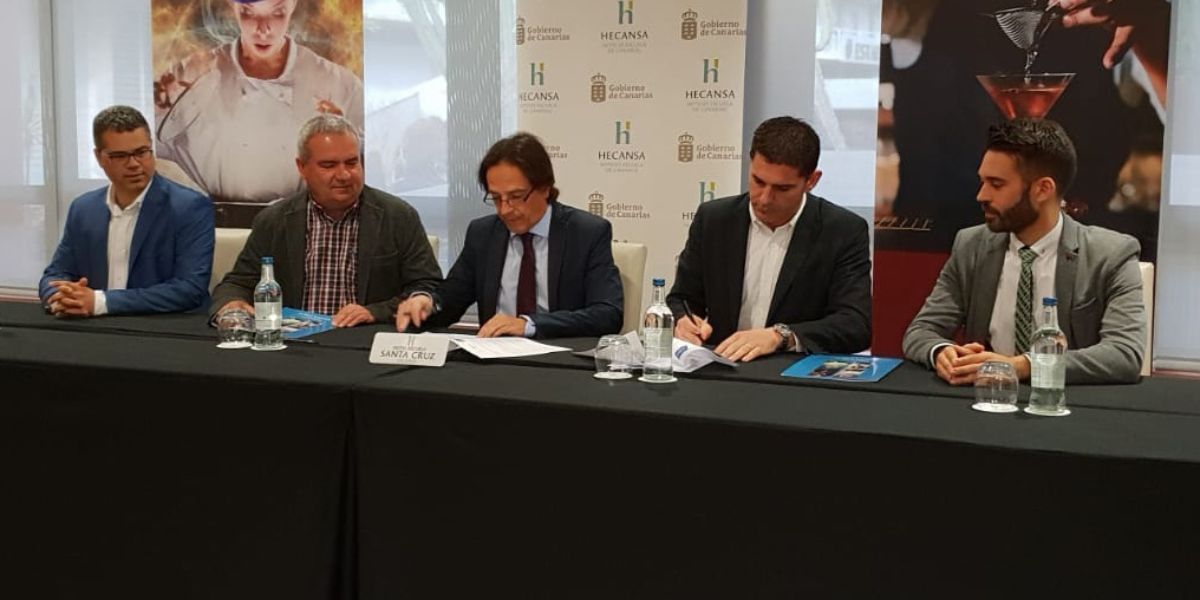 La firma de un reciente acuerdo con Hecansa mejorará la formación en hostelería para un nuevo hotel en Golf del Sur. DA