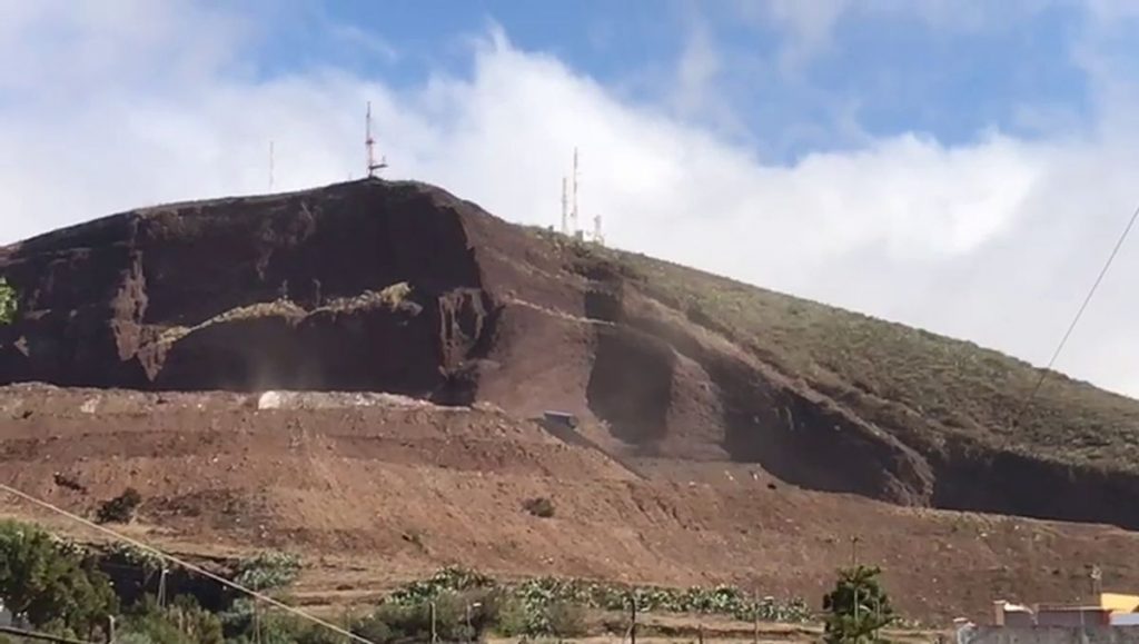 La actividad en la Montaña Taravela provoca gran cantidad de polvo que respiran los vecinos. DA