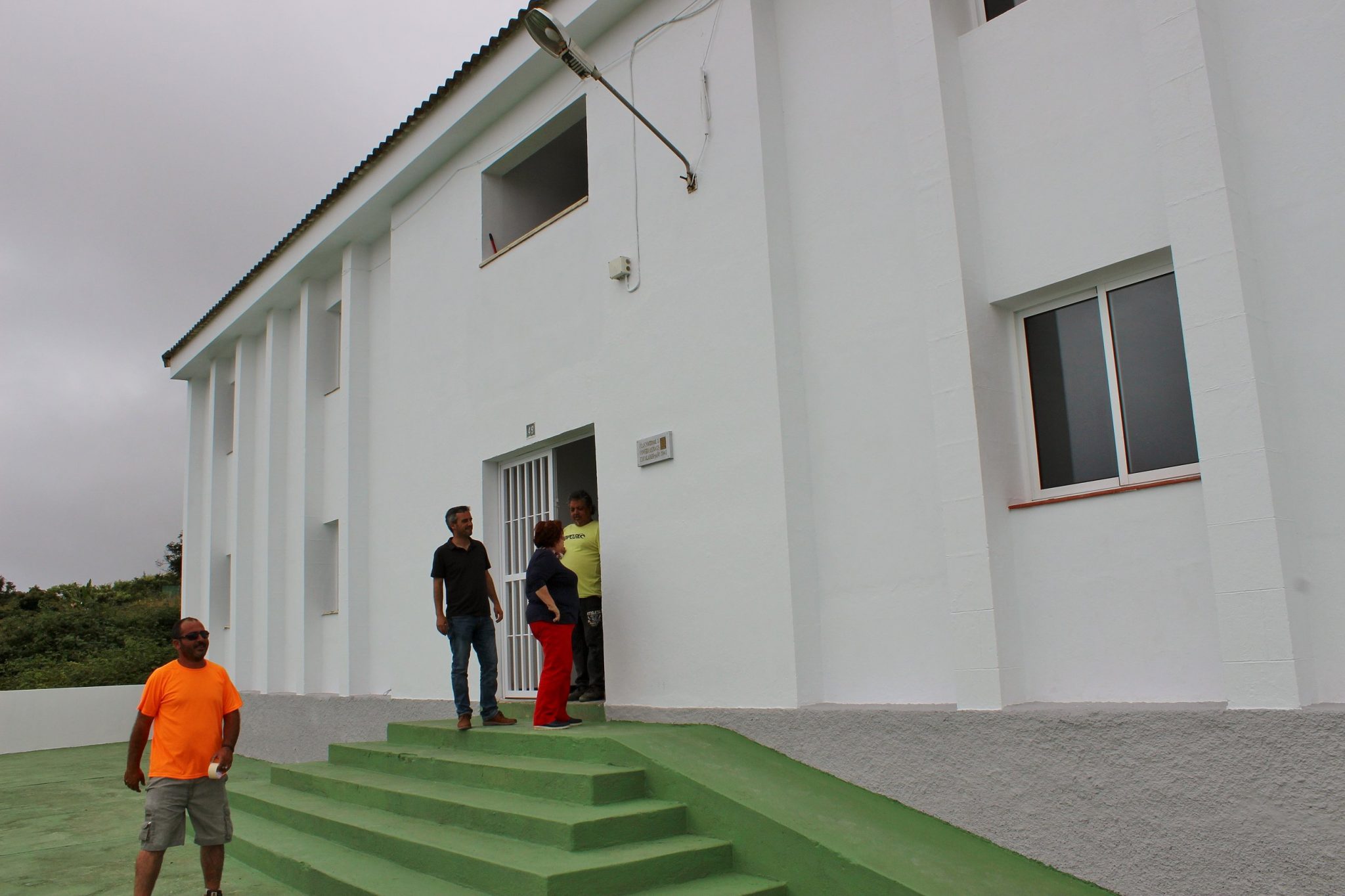 La alcaldesa ramblera, Fidela Velázquez, visitó el edificio recién rehabilitado junto a varios ediles. DA